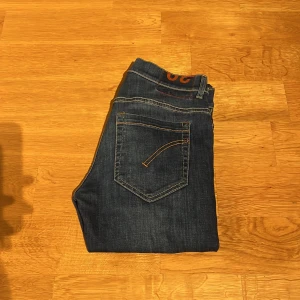 Dondup George  - Säljer ett par stilrena dondup george detox i storlek 30, skinny fit men sitter lite mer slim på någon kortare.. kan skicka mer detaljer bilder om så önskas och priset kan diskuteras vid snabb affär! /Scandi Reventio
