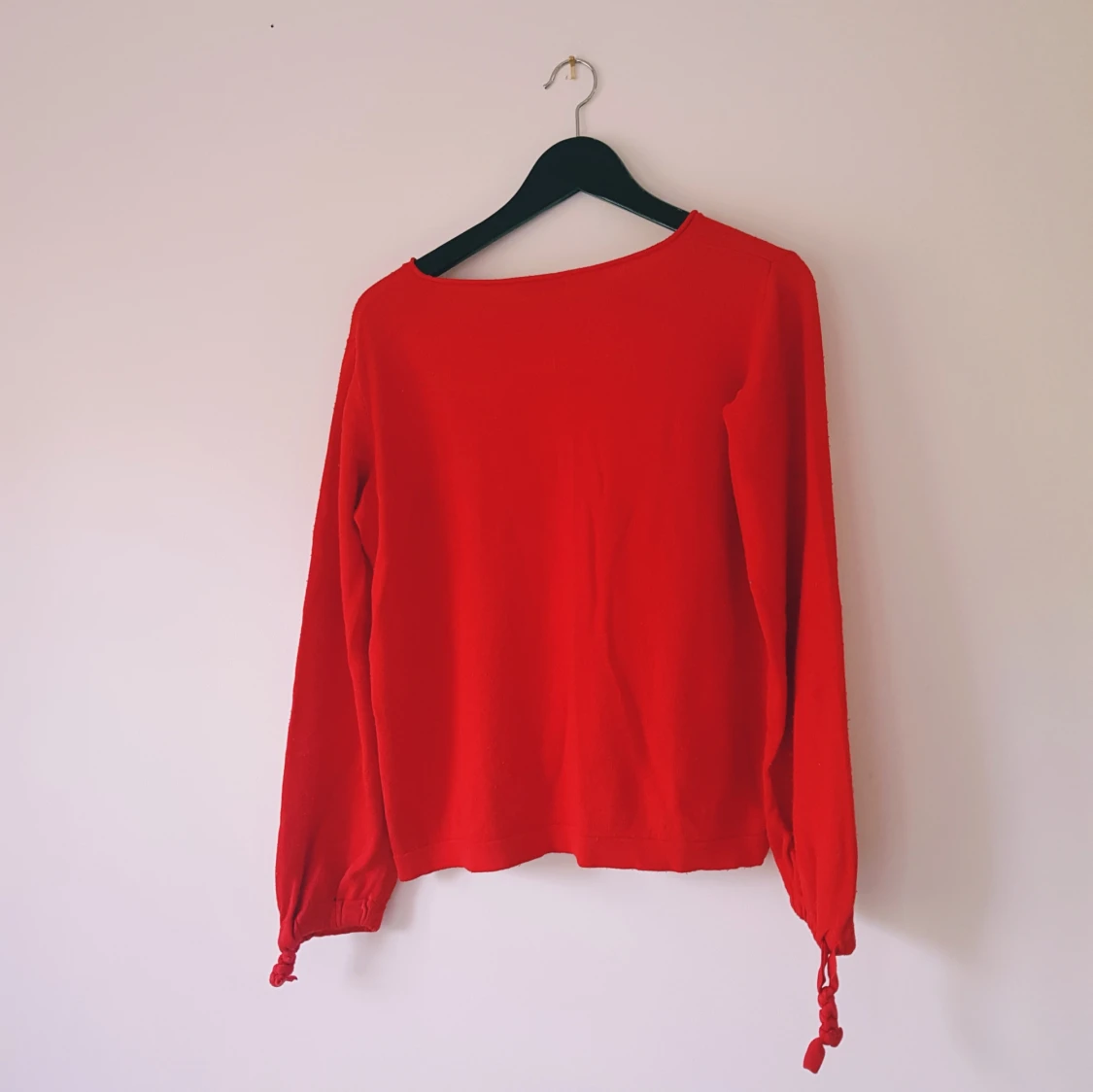 Röd långärmad tröja med knyt från Cubus strl M - 1