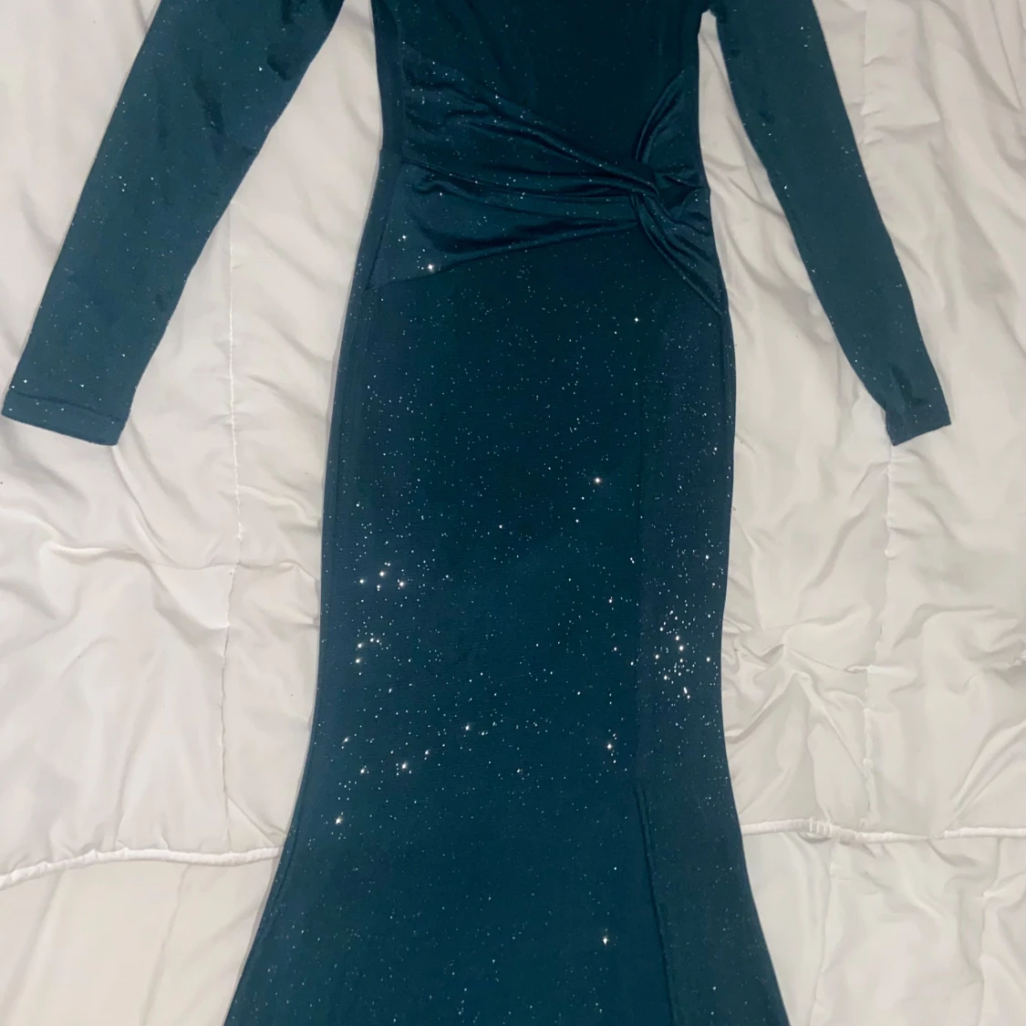 Mörkblå glittrig långklänning - 1