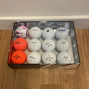 Golfbollar 12 st - 12 stycken golfbollar i mycket bra skick. Märkena är Titleist(2st pro v1), Callaway, Vice och 3 färgade bollar.