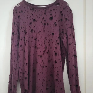 vinröd klänning med hål - Storlek M men passar nog L också 