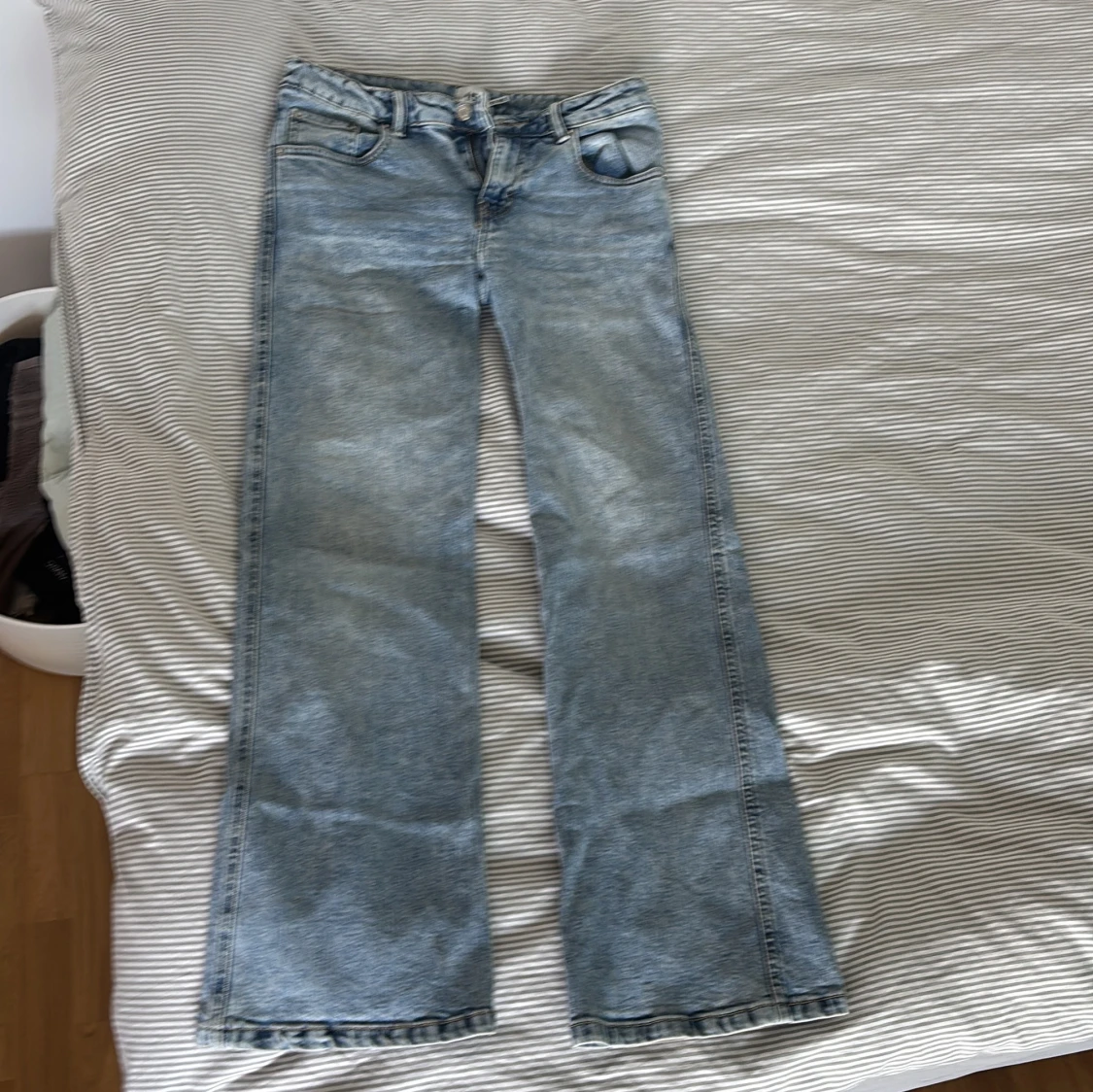 Lager 157 ljusblå bootcut jeans - 1