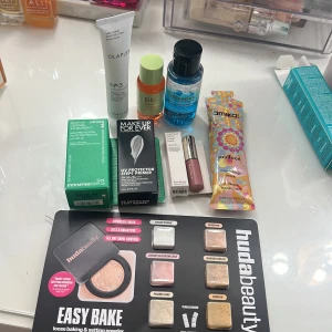 Sminkkit med Huda Beauty & Rare Beauty - Kitt med Beaty produkter, se bild för info , allting är oanvänt 