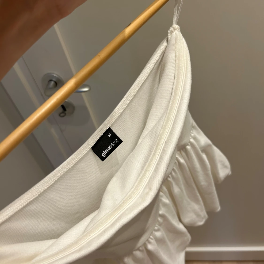 Vit volangig tubtopp Gina Tricot - 2