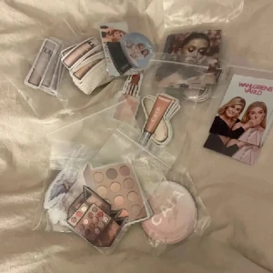 Caia stickers  - Helt nya, 10kr styck eller om man köper fler så får man rabatt💗skriv privat för fler bilder 
