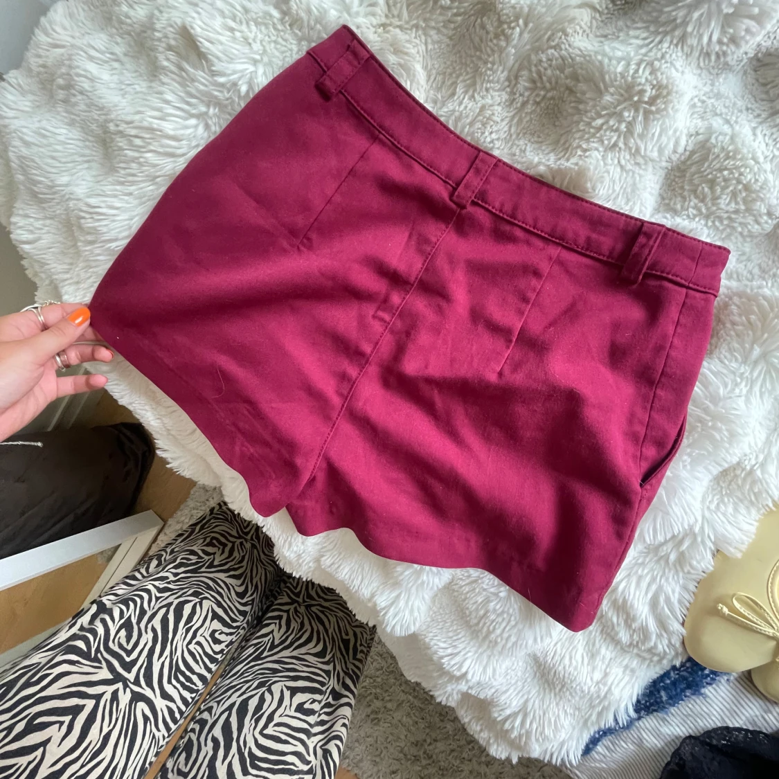 Vinröda högmidjade shorts - 2