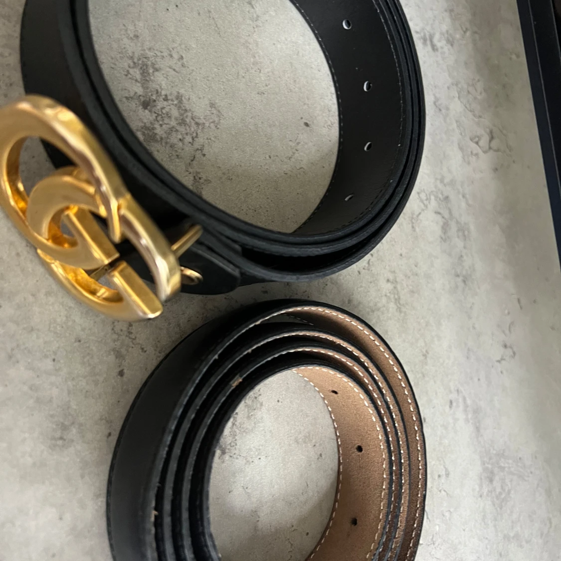 Svarta läderskärp med GG-spänne - 2