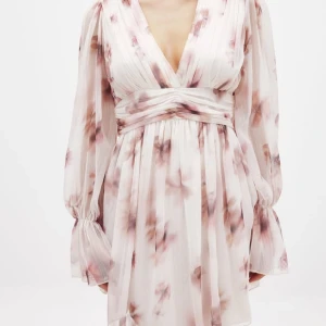 Klänning NA-KD - NA-KD klänning i storlek 34, använd 2 ggr🩷🩷