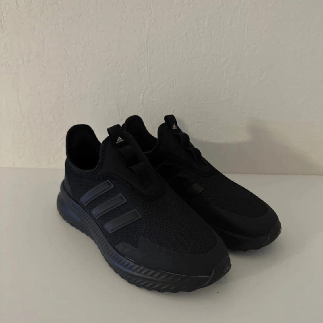Svarta Adidas sneakers