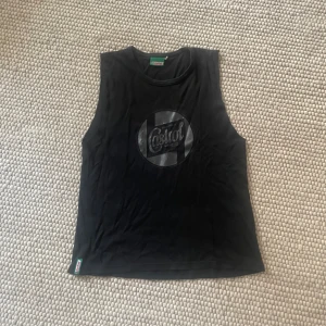Castrol tanktop - En t shirt från castrol med avklippta ärmar 🫶🏻