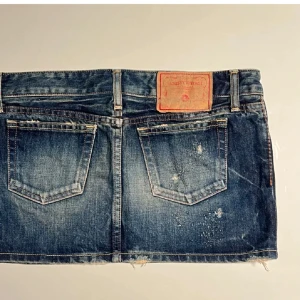 Mörkblå jeanskjol från Moussy Vintage - Säljer denna super fina jeanskjol från Moussy Vintage då den tyvärr inte passar mig💕skriv för fler detaljer, priset kan diskuteras🥰EJ RETUR!