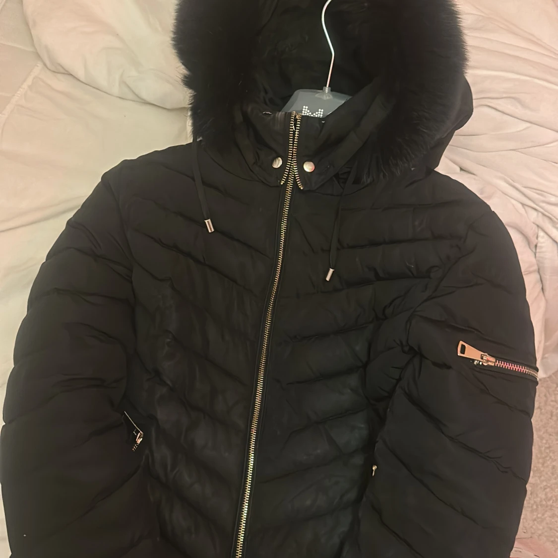 Svart pufferjacka med fuskpäls från Diablo - 2