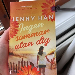 Ingen sommar utan dig - En känslosam och romantisk berättelse om vänskap, kärlek och sommarens magi. Följ Belly när hon återvänder till havet och ställs inför svåra val och starka känslor. Perfekt för dig som älskar drama, romantik och sommarvibbar! Har precis läst ut den och rekommenderar verkligen den! Detta är den andra delen till ”the summer i turned pretty”