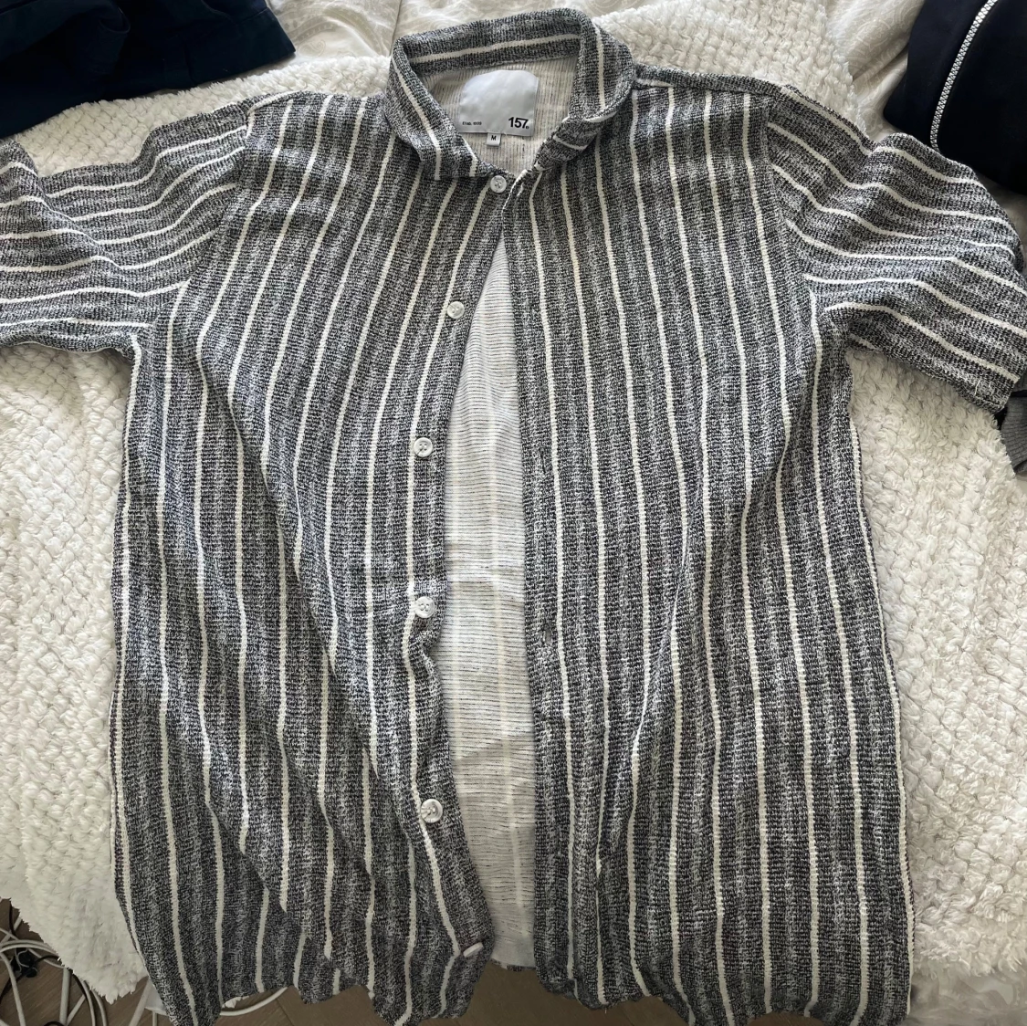 Randig grå skjorta med kort ärm - 1