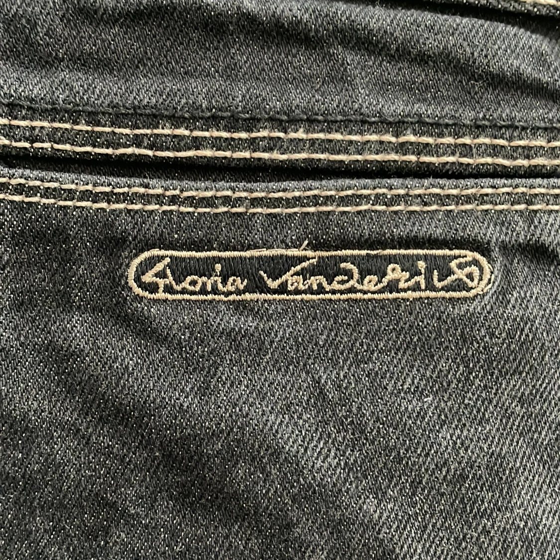 Svarta jeans från Gloria Vanderbilt - 4
