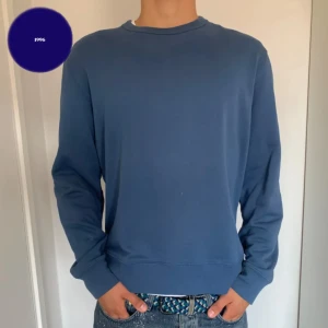 Acne tröja - Säljer nu denna grymt snygga crewneck från Acne Studios ! Skjortan är i ett bra skick, utan defekter. | Storlek XL men sitter som M. | Nypris:3500. | Skriv vid funderingar!