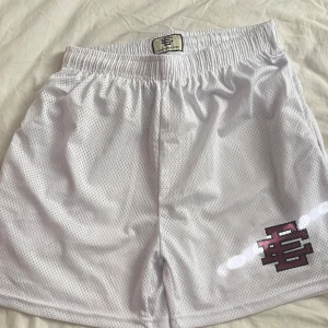 EE Shorts  - Eric Emanuel shorts , helt nya.  Storlek M/L 