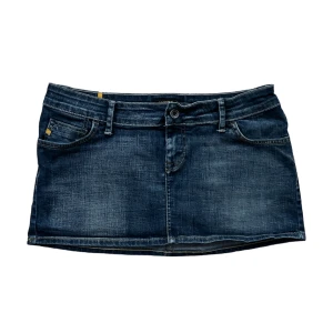 Jeans kjol - Kort, vintage jeanskjol! Skick: 10/10! Skriv om du har frågor eller vill se fler bilder!