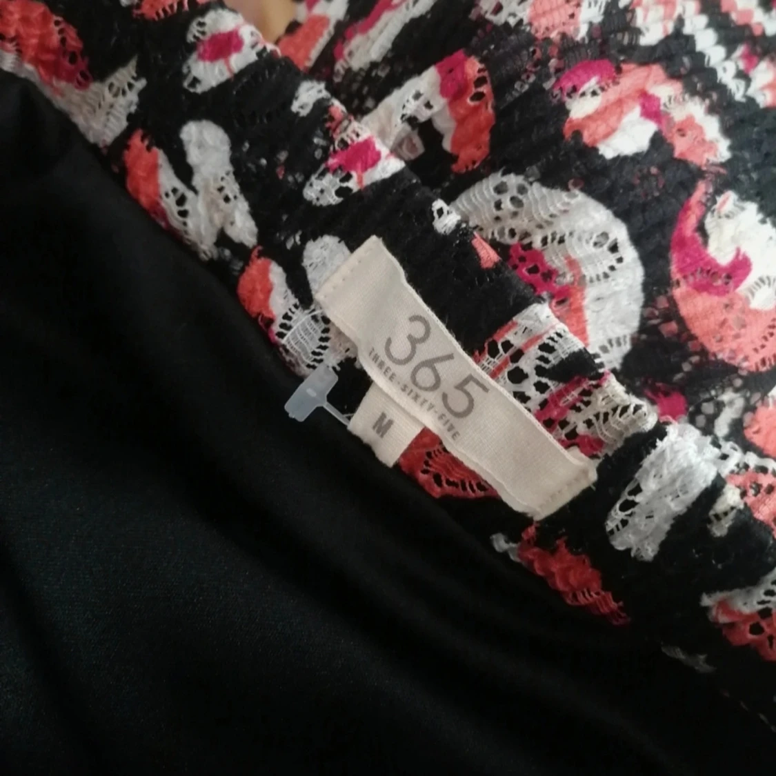 Mönstrad spetsklänning från 365, M - 2