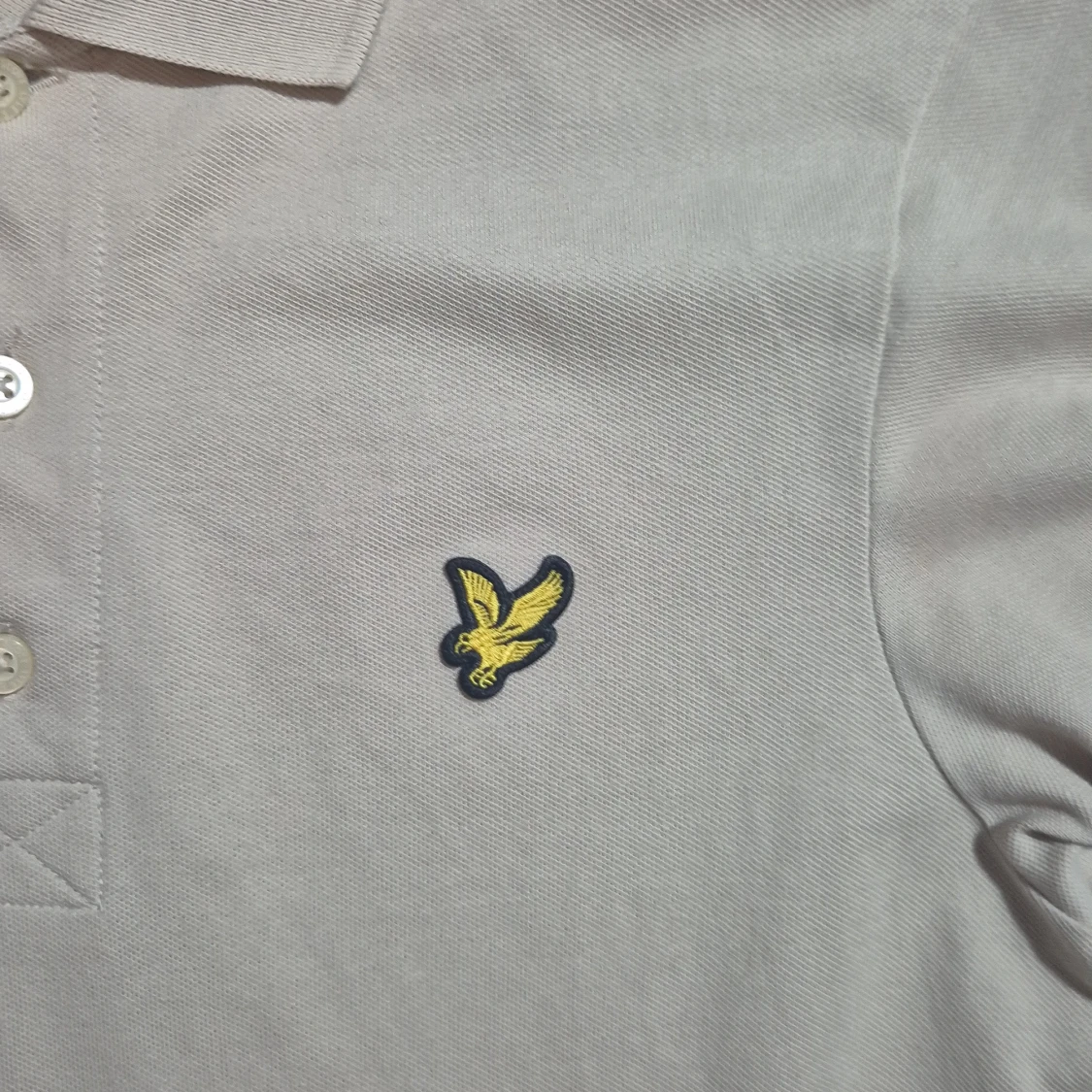 Beige pikétröja från Lyle & Scott - 1