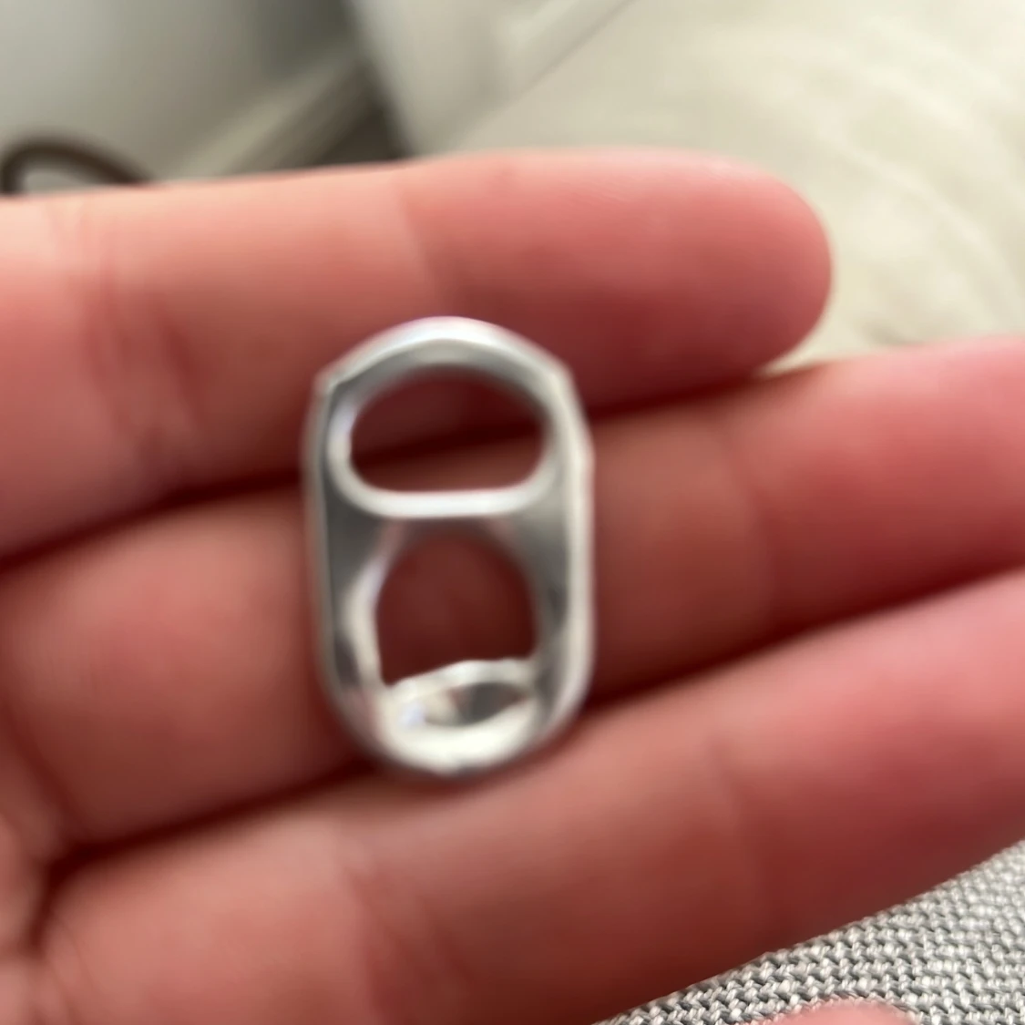 En väldigt värdefull kapsyl som varit i fd moderat parti ledaren Ulf Adelsohns hand