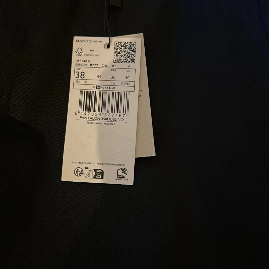 Svarta slim fit chinos från Mango - 1