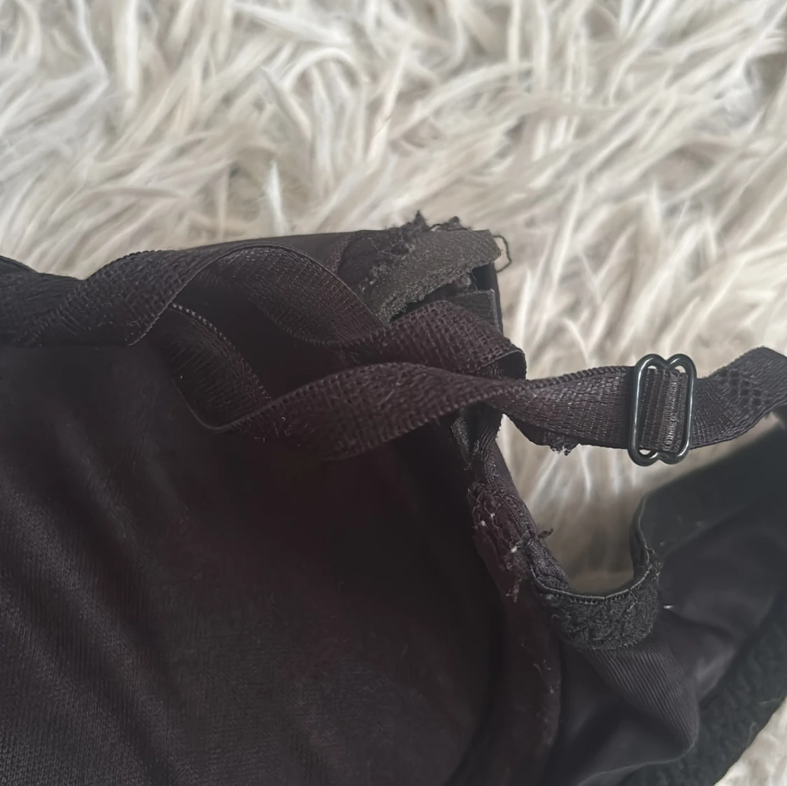 Svart bh med ett axelband - 1