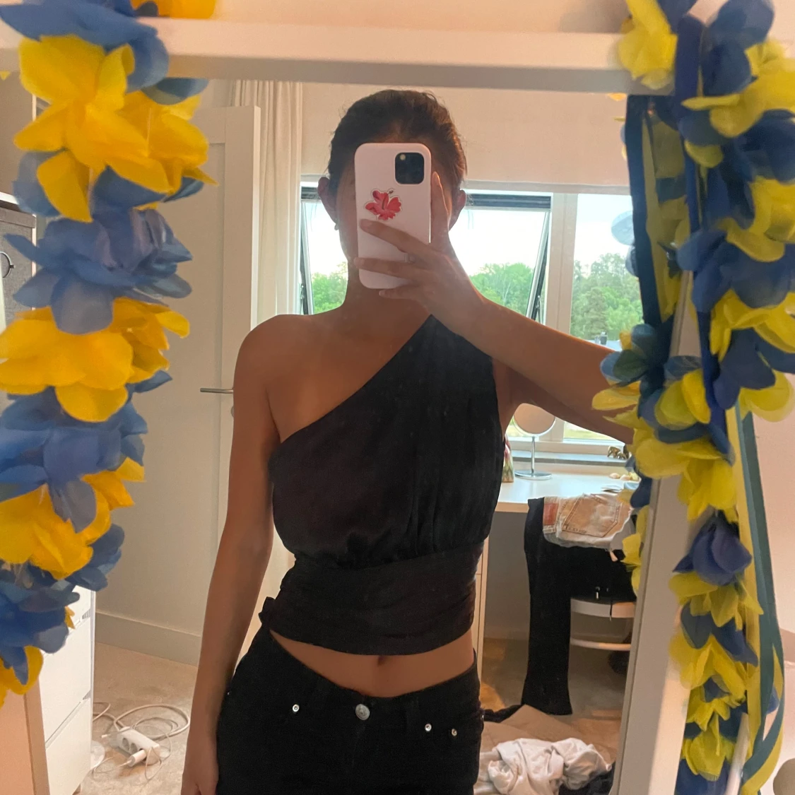 Svart oneshoulder topp