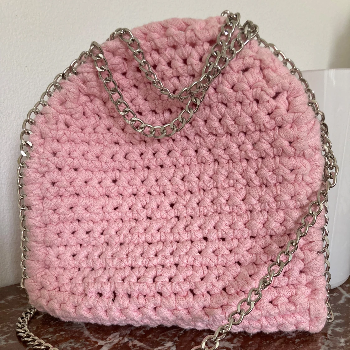Rosa virkad väska med silverkedja - 2