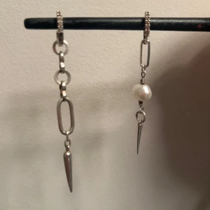 L8hasselblad örhängen  - Trendiga örhängen med cool design som köptes på L8hasselblad i vintras för 2800. Inga tecken på användning, bra skick💕 kan även byta mot andra örhängen i silver!