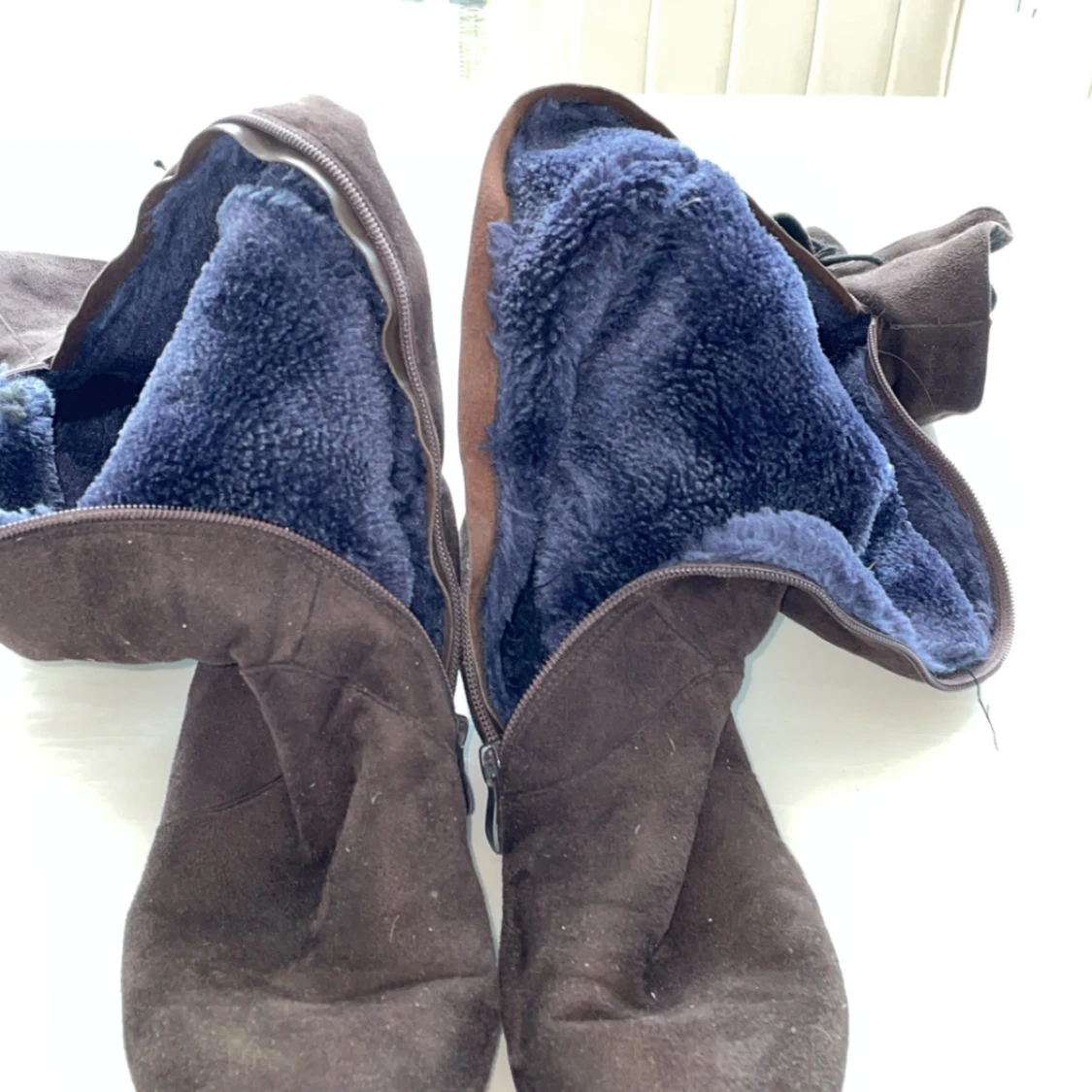 Bruna mockastövlar med blått foder