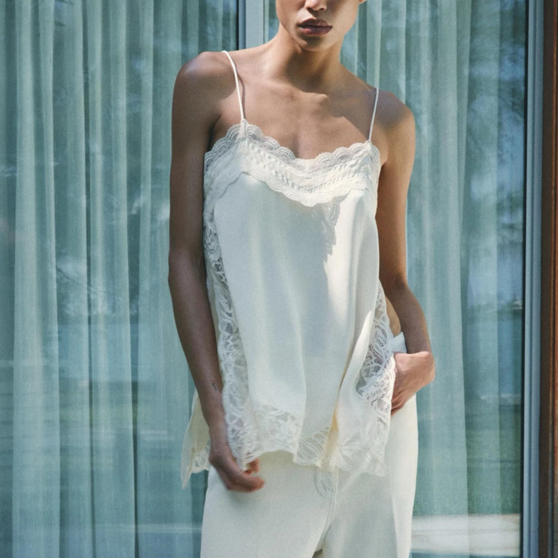 SÖKER SPETS TOPP FRÅN ZARA - 1