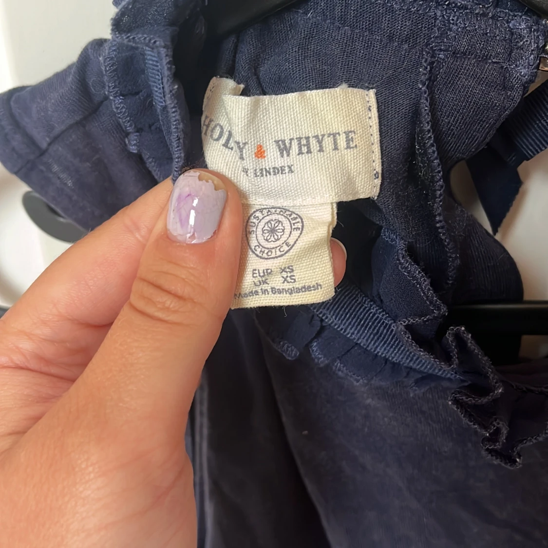 Mörkblå blus med volangkrage Holy & Whyte - 2