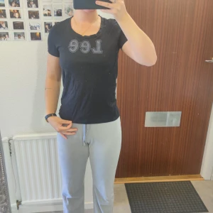 Lee t-shirt med glitter  - Hel, ren och superskönt material! Str XS 