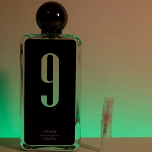 Afnan 9pm 2ml sample - 2ml sample av Afnan 9PM säljes. Läs Plickbeskrivning. Säljer många sampels i olika storlekar, bara att gå in på min sida.
