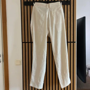 Linne kostym byxor - Linne kostym byxor, aldrig använt då dome för stora. Skulle nog passat än som är runt 180-185 lång.