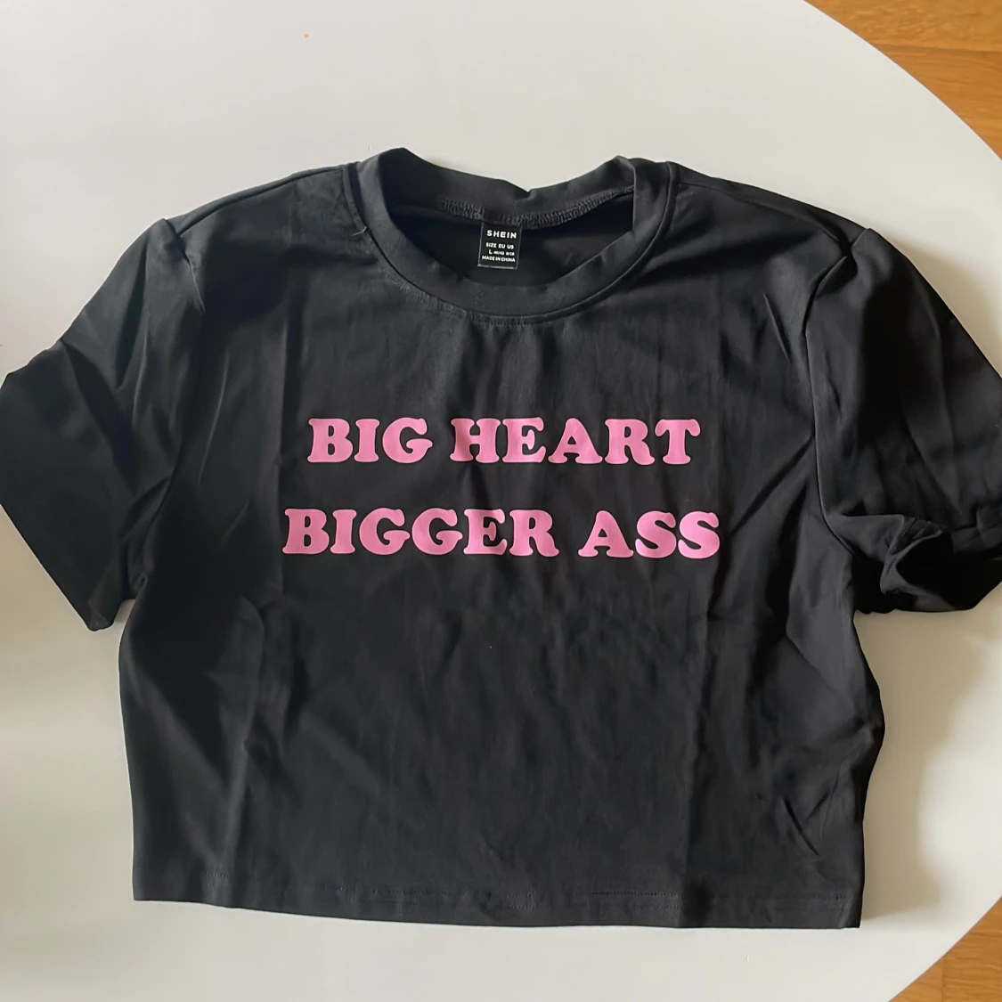 Svart croppad t-shirt från SHEIN