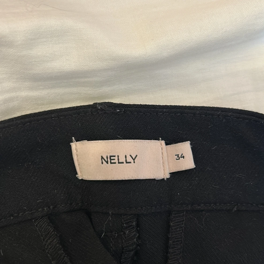 Svarta bootcut kostymbyxor från Nelly - 2