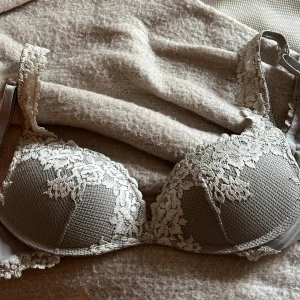 Intimissimi bh - Grå bh från intimissimi, det är den som det är mycket push i.