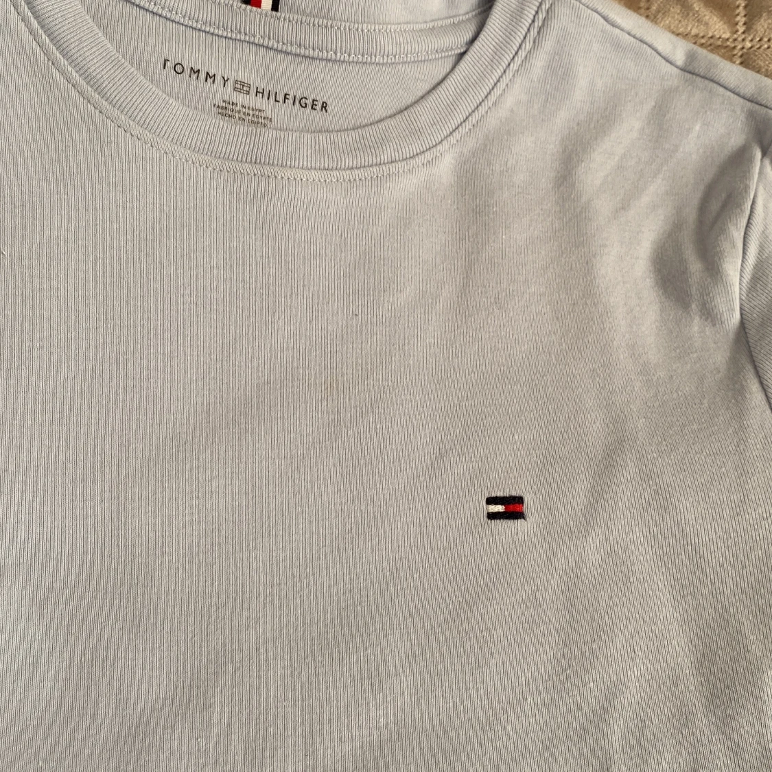 Ljusblå t-shirt från Tommy Hilfiger - 1