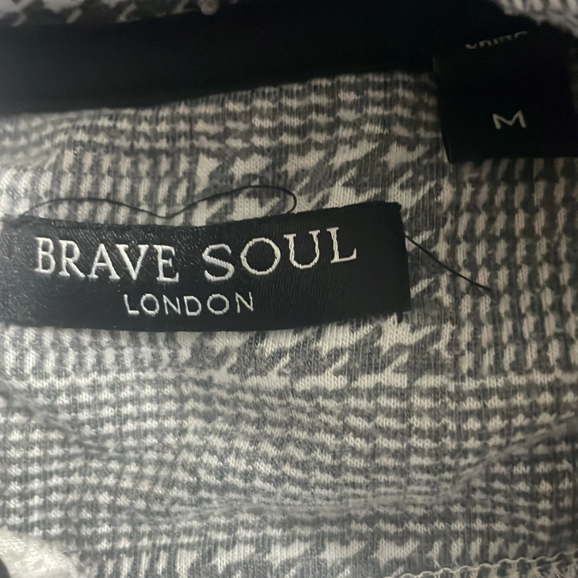 Grå och vit hoodie från Brave Soul - 2