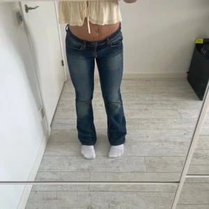 Lågmidjade bootcut jeans - Superfina jeans från Tommy Hilfiger  Midjemått 39 Innerbenslängd 78