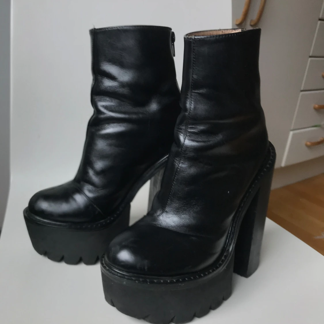 Svarta platåboots med hög klack - 2