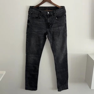 Nudie jeans lean Dean  - I princip helt nya Nudie jeans i din populära modellen lean Dean. Nypris 2000 vårat pris endast 599 🙌🏻 först till kvarn