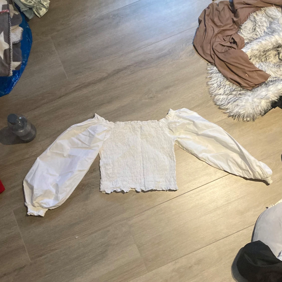 Vit offshoulder blus från Bik Bok