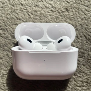Airpod Pro 2 - Hey I’m selling these dm if you’re interested! :)