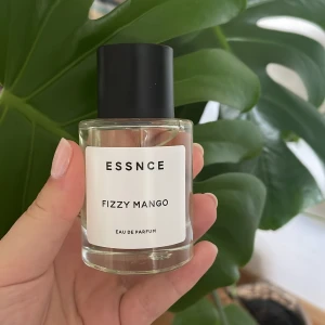 Fizzy Mango 🥭 - Hej, säljer min Fizzy Mango från Essence. Den är endast testad och säljer den då den ej passade mig. Hör av er om det är någon fråga🥭💕