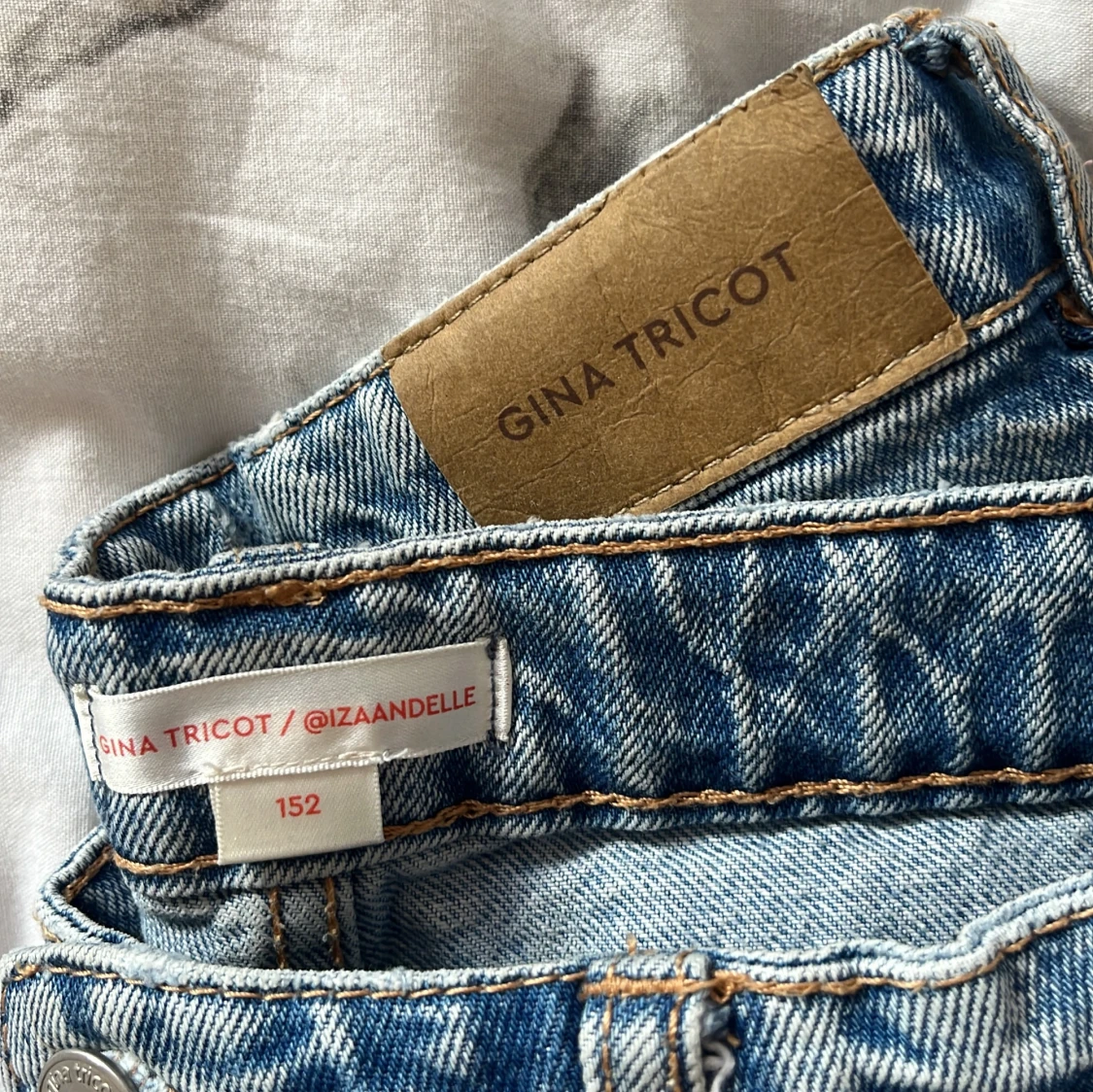 Blå jeansshorts från Gina Tricot - 2