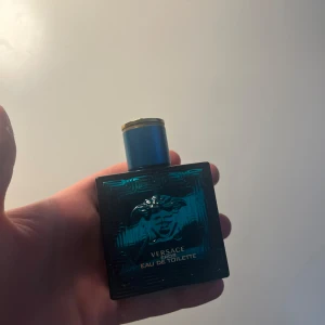 Versace Eros - Versace Eros tom flaska. Om du är intresserad kan du köpa från min brorsa konto eller via min Vinted konto. Detta är för att det kontot är inte verifierat. 