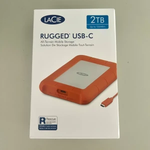 LaCie Rugged USB-C 2TB - Extern hårddisk med 2TB lagringsutrymme och USB-C-anslutning